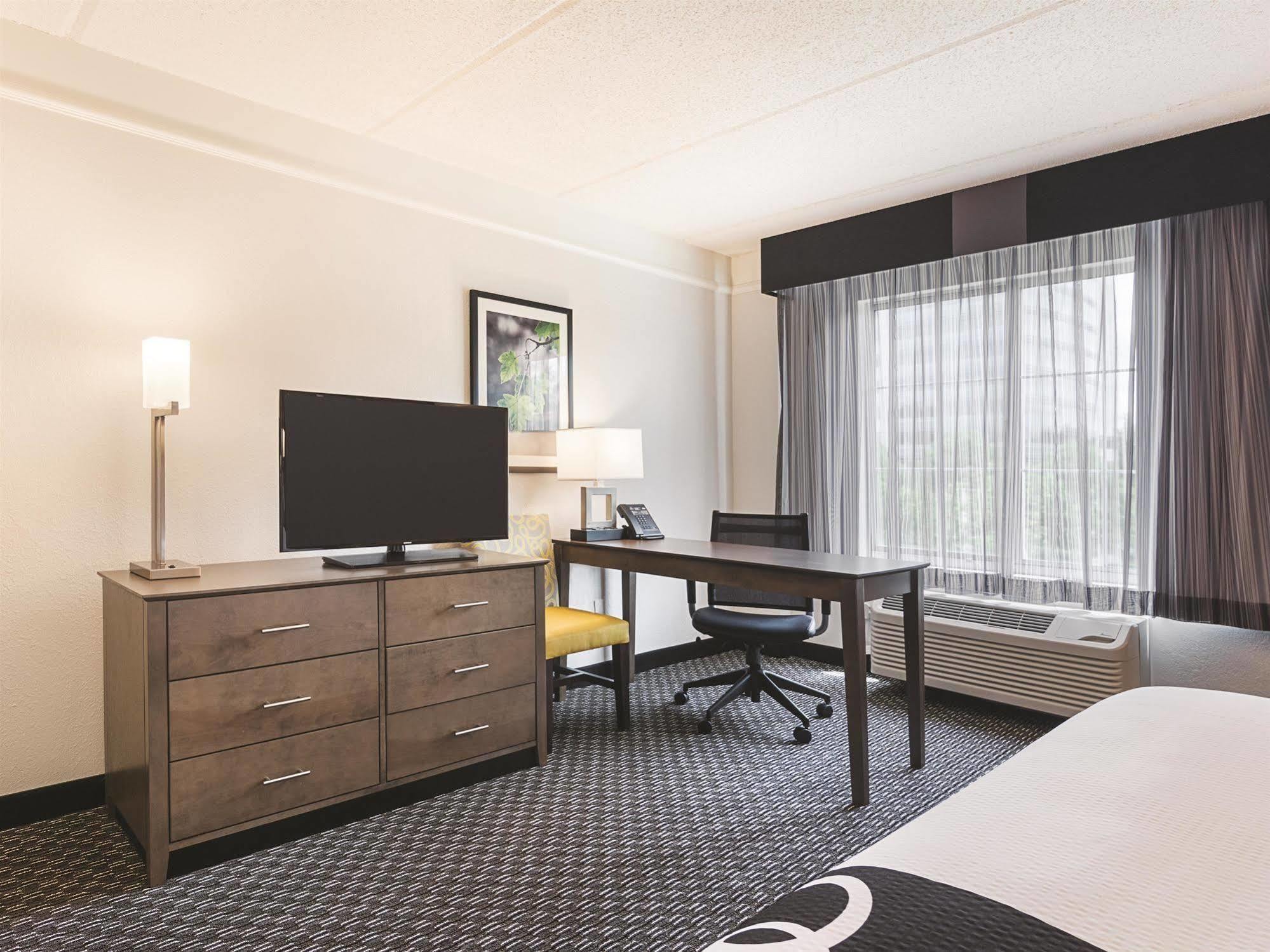 Готель La Quinta By Wyndham Atlanta Perimeter Medical Санді-Спрінгс Екстер'єр фото